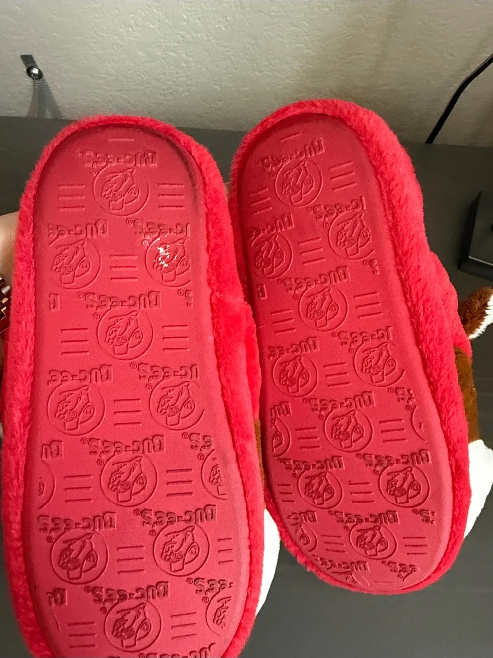 Kids Plush Buc-ees Slippers - size large (2-3)